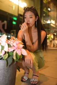 精选街拍 NO.1332 一始街拍作品 - 夜拍绿色长裙美女[397P／505MB]