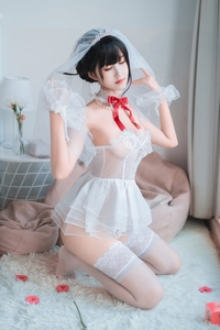 Coser@三度_69 VOL.038 婚纱孔雀翎[24P／388MB]