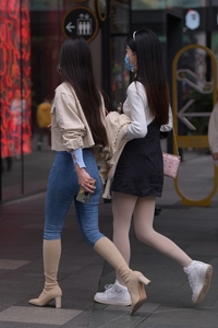 精选街拍 NO.1097 视觉冲击街拍作品 - 身材不错的紧牛小姐姐[132P／156MB]