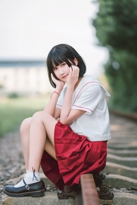 Coser@三度_69 VOL.064 铁轨上的鲜花少女[11P／79.6M]