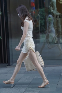 精选街拍 NO.1212 好白嫩啊丰臀美女[126P／222MB]