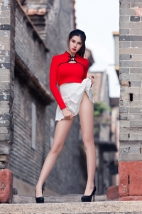 精选街拍 NO.0944 御风街拍作品 - 红衣白裙极品丝足美女春光闹古村[291P／418MB]